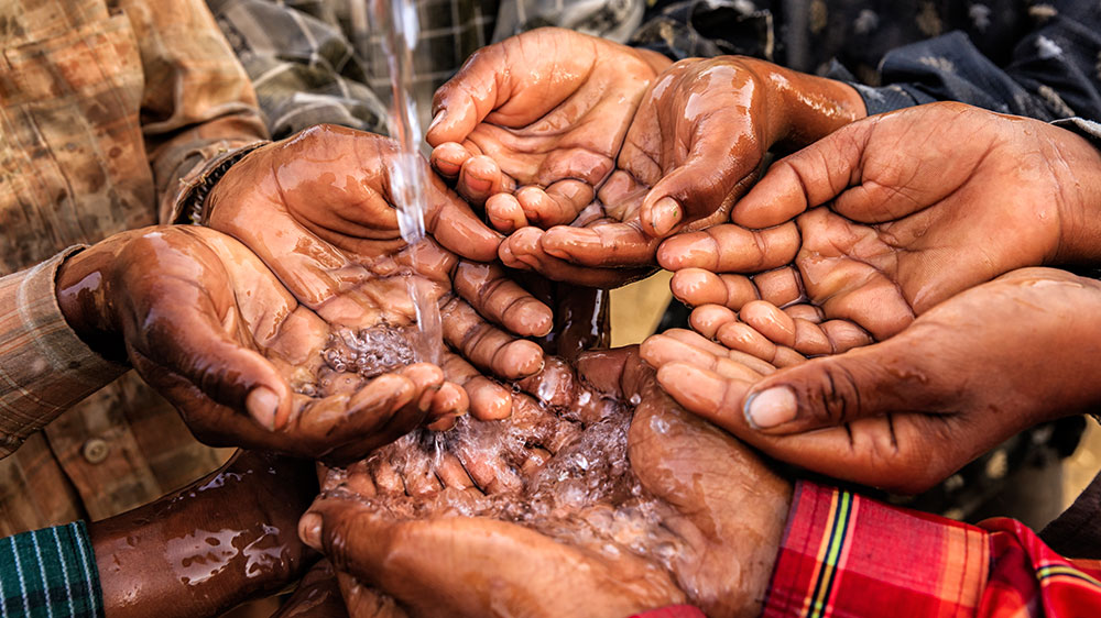 Kenyan hands receive water